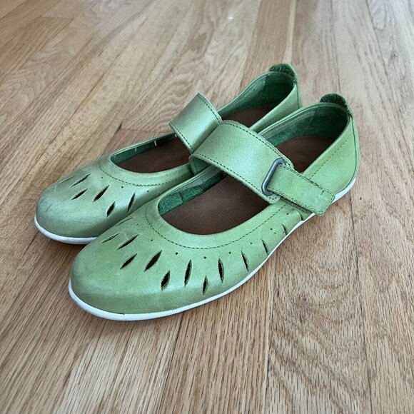 Taos Green Leather Mary Jane Flats Women's Size 37 US 6-6.5 - Picture 1 of 10